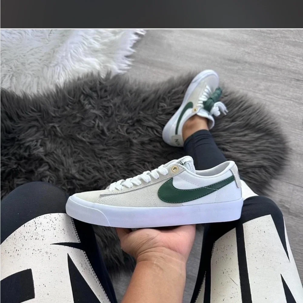 Nike Women's Gray & Green Low-Top Sneakers